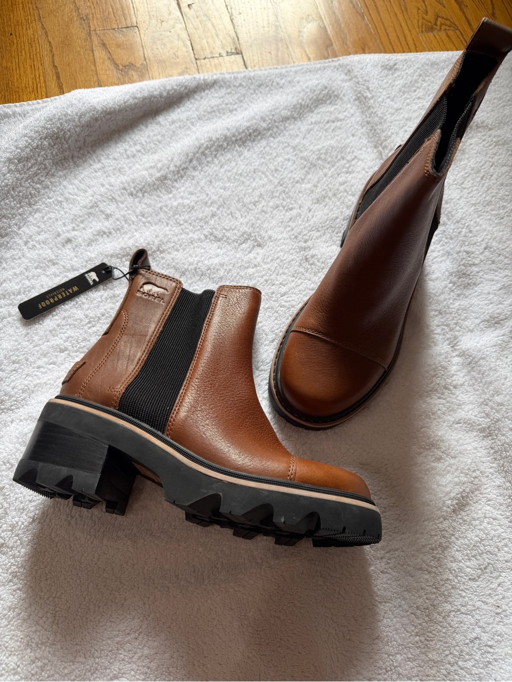 Sorel Joan Now Brown Chelsea Lug Ankle Boots - Picture 2 of 3